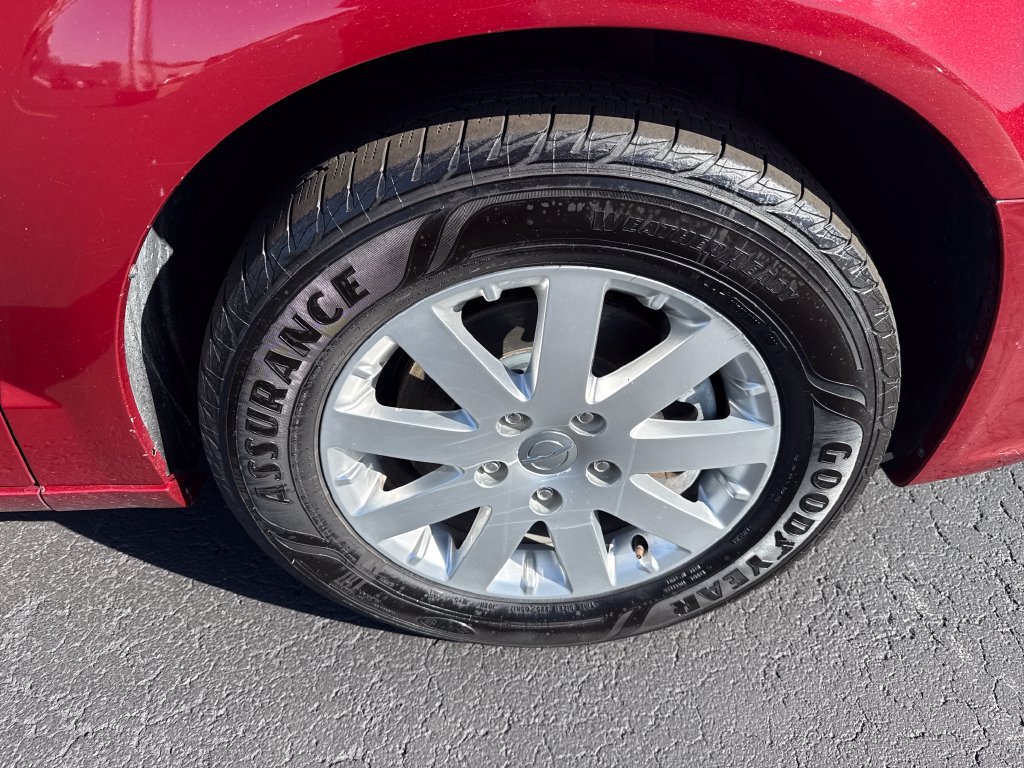 Used 2014 Chrysler Town & Country Touring FWD image 25