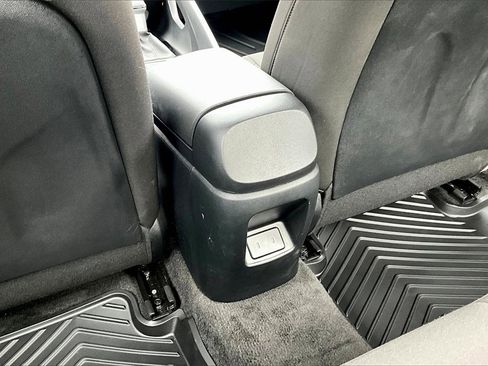 Certified 2025 Hyundai Elantra Sport image 33