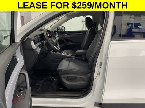 Used 2026 Volkswagen Tiguan SE AWD/4WD image 7