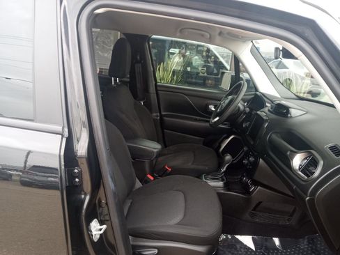 Used 2023 Jeep Renegade Latitude image 6