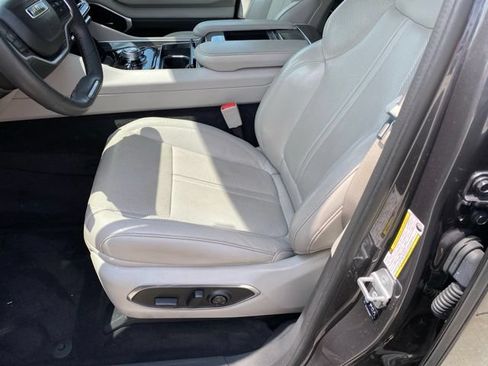 Used 2022 Jeep Wagoneer Series II AWD/4WD image 15