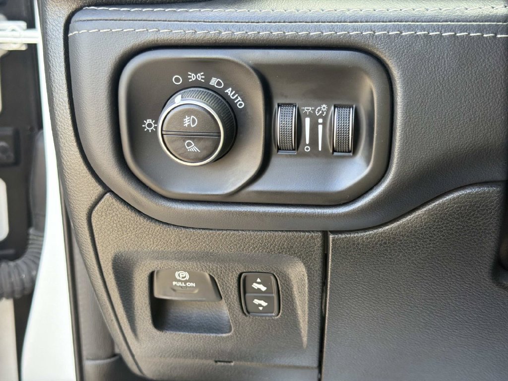 Used 2023 RAM 1500 Limited AWD/4WD image 14