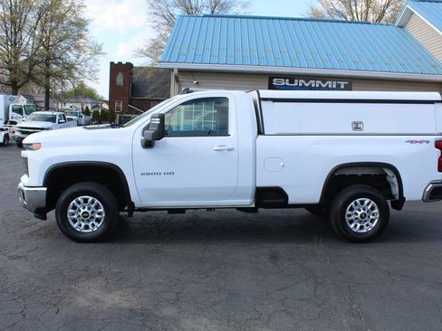 Used 2024 Chevrolet Silverado 2500 LT image 2