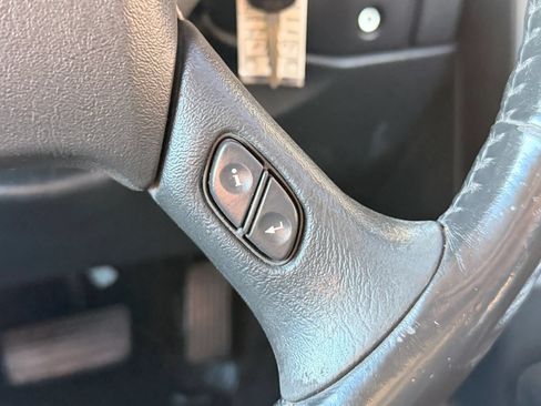Used 2005 HUMMER H2 SUT w/ Preferred Equipment Group AWD/4WD image 38