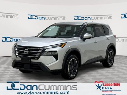 Used 2024 Nissan Rogue SV FWD image 1