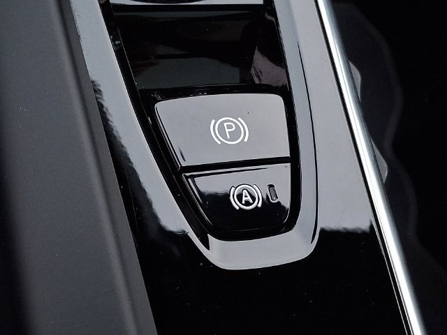 Certified 2026 Volvo XC60 B5 Plus AWD/4WD image 28