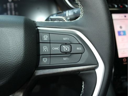 New 2025 Jeep Grand Cherokee Limited w/ Luxury Tech Group II image 14