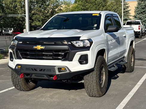 Used 2023 Chevrolet Colorado LT w/ LT Convenience Package II AWD/4WD image 2
