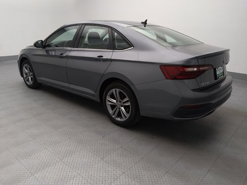 Used 2024 Volkswagen Jetta SE FWD image 3