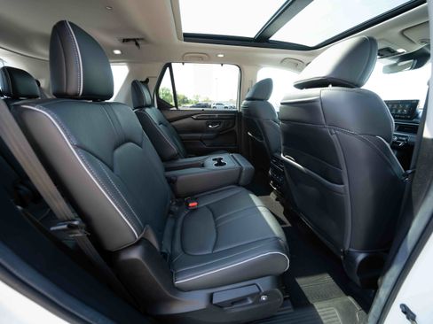 Used 2025 Honda Pilot Elite image 25