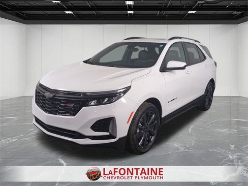 Certified 2024 Chevrolet Equinox RS w/ LPO, Floor Liner Package image 4