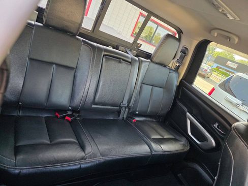 Used 2017 Nissan Titan PRO-4X w/ Pro-4x Convenience Package AWD/4WD image 13