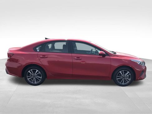 Used 2022 Kia Forte LXS FWD image 9