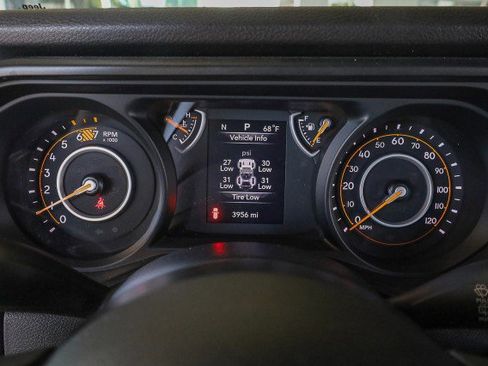 Used 2025 Jeep Wrangler Sport image 23