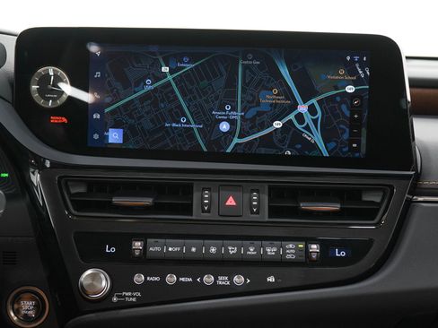 Used 2025 Lexus ES 350 w/ Luxury Package FWD image 16