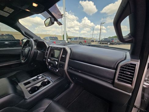 Used 2019 Ford Expedition XLT w/ Equipment Group 202A RWD image 29