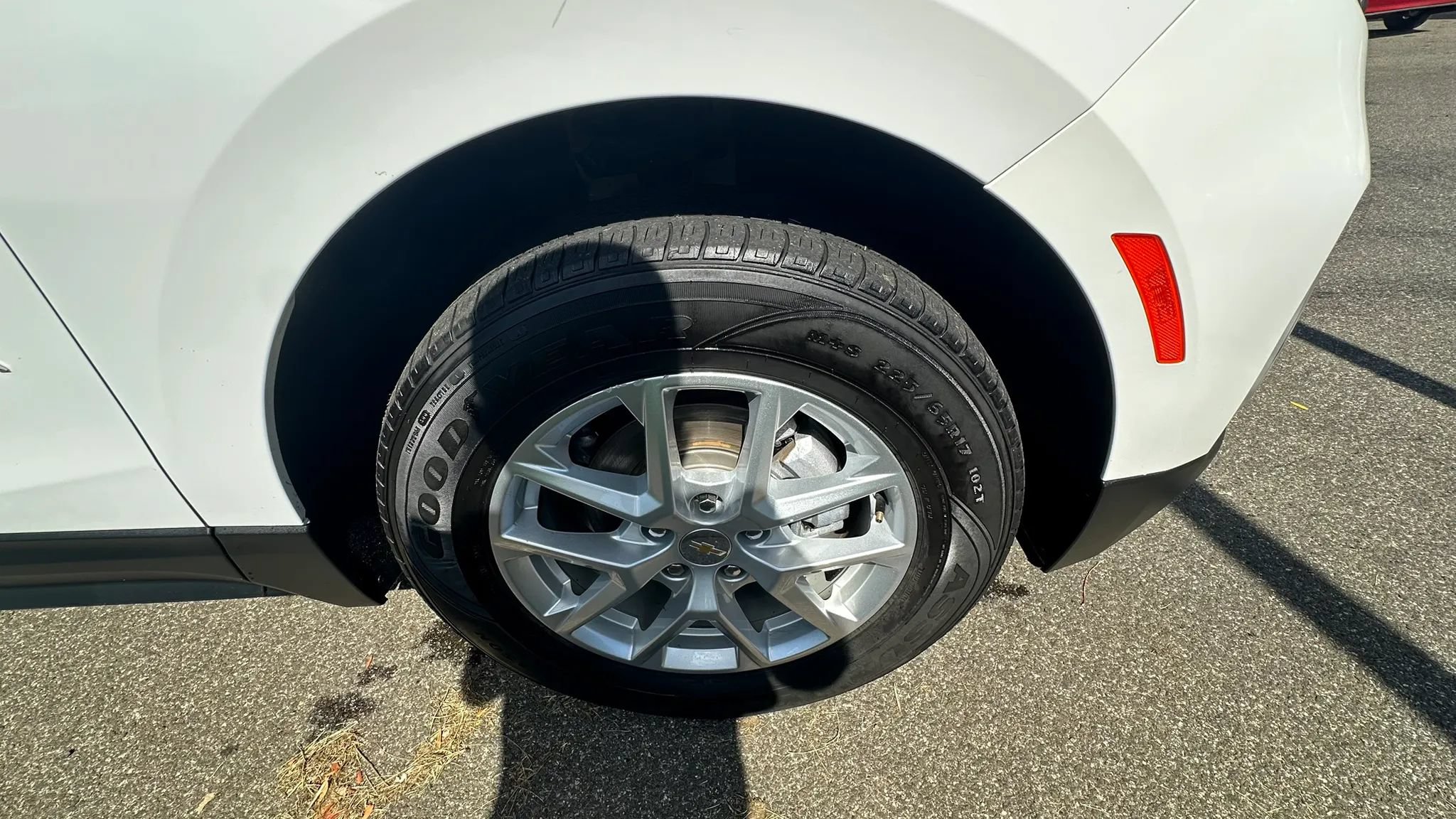 Used 2022 Chevrolet Equinox LT w/ Driver Convenience Package AWD/4WD image 11