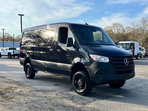 Used 2024 Mercedes-Benz Sprinter 2500 image 4