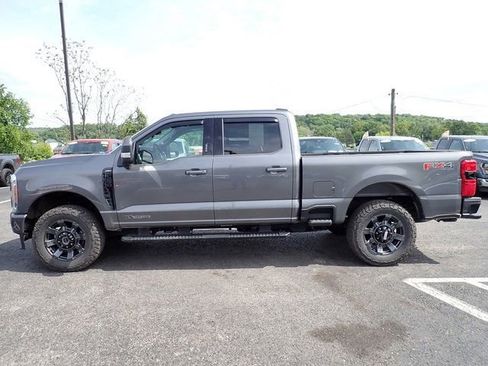 Used 2023 Ford F250 Lariat w/ Sport Appearance Package AWD/4WD image 2