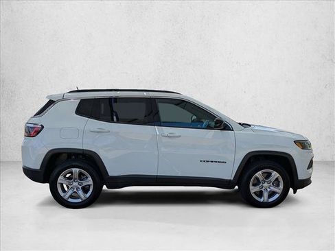 Used 2023 Jeep Compass Latitude AWD/4WD image 4