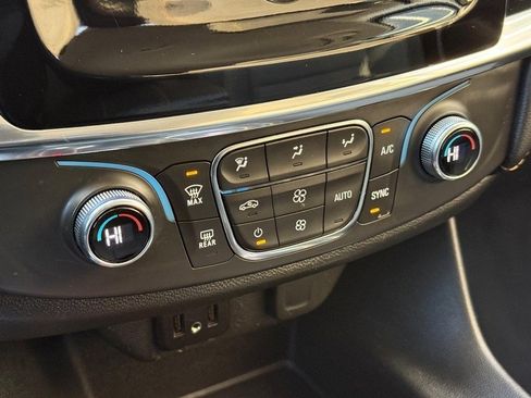 Used 2021 Chevrolet Traverse LS image 29