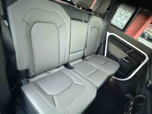 Used 2025 Land Rover Defender 110 X-Dynamic SE AWD/4WD image 74