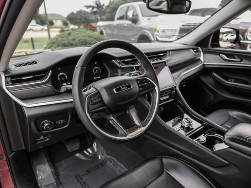 Used 2023 Jeep Grand Cherokee L Limited w/ Trailer Tow Group (B) AWD/4WD image 12