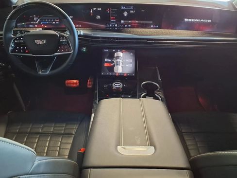 Used 2025 Cadillac Escalade V AWD/4WD image 15