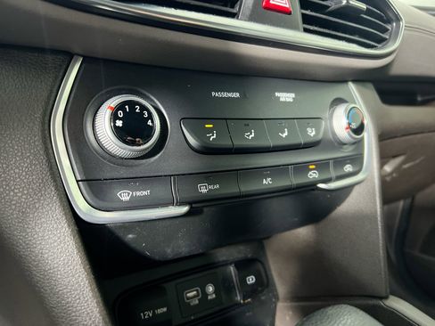 Used 2020 Hyundai Santa Fe SE image 25