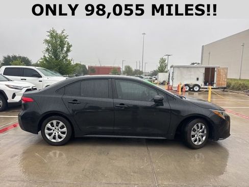 Used 2020 Toyota Corolla LE image 2