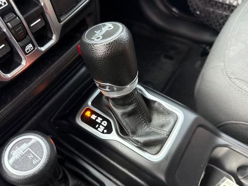 Used 2018 Jeep Wrangler Unlimited Sport S image 27