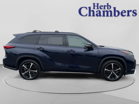Used 2022 Toyota Highlander XSE AWD/4WD image 12