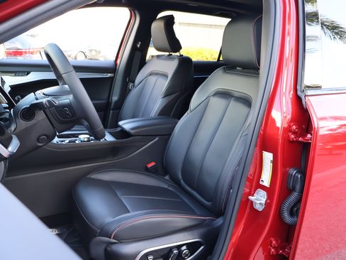 Used 2024 Jeep Wagoneer Launch Edition image 2