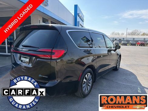 Used 2024 Chrysler Pacifica Limited FWD image 3