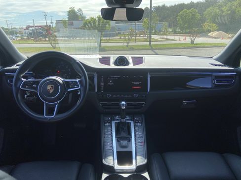 Used 2020 Porsche Macan image 16