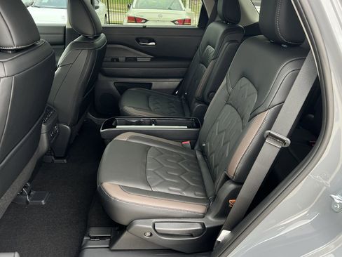 New 2026 Nissan Pathfinder Platinum FWD image 15