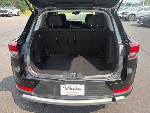 Used 2025 Chevrolet TrailBlazer LT AWD/4WD image 28