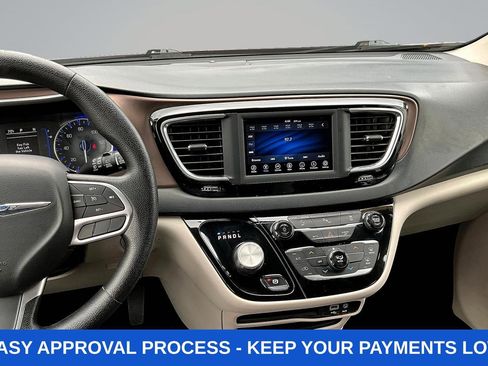 Used 2020 Chrysler Voyager LX FWD image 12