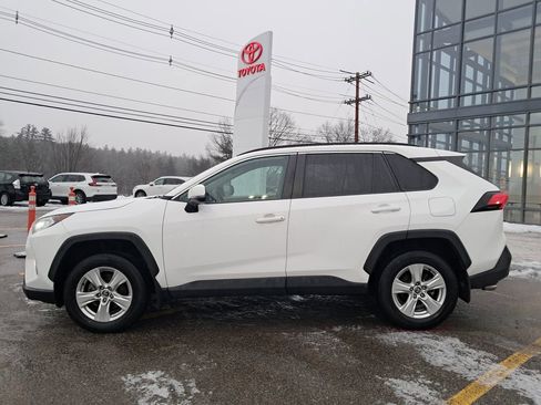 Used 2021 Toyota RAV4 XLE image 3