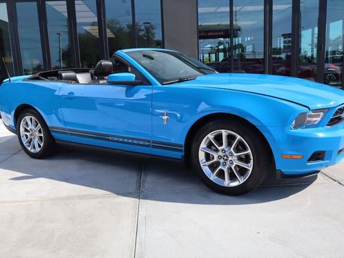 Used 2010 Ford Mustang Convertible image 36