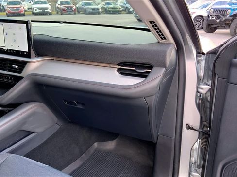 Certified 2025 Ford Explorer Active image 18