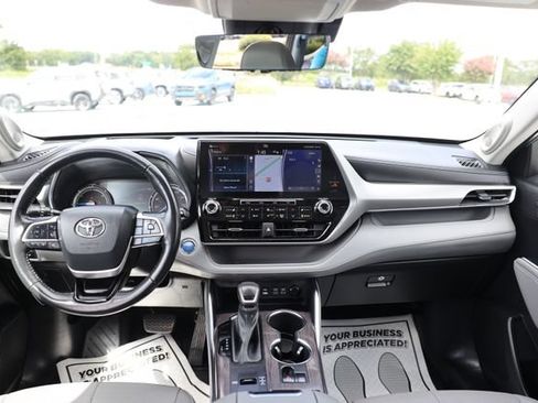 Used 2022 Toyota Highlander Platinum FWD image 13