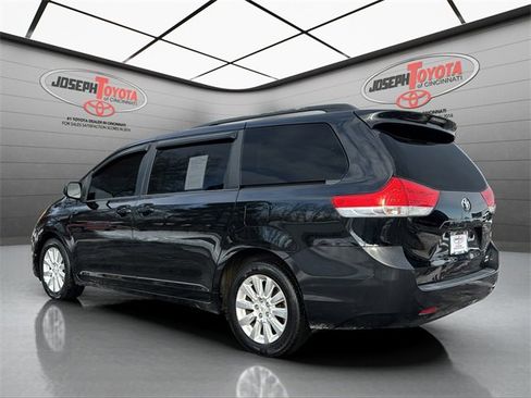 Used 2012 Toyota Sienna LE image 3
