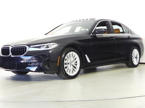 Certified 2023 BMW 530i w/ Convenience Package image 2