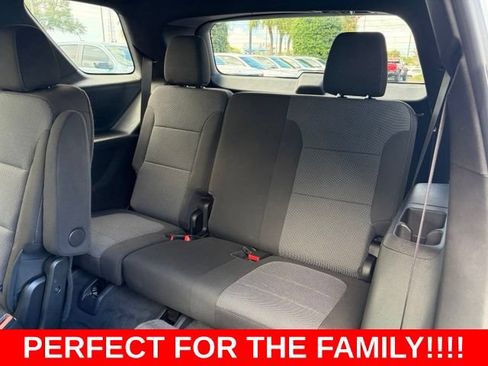 Used 2022 Chevrolet Traverse LT FWD image 16