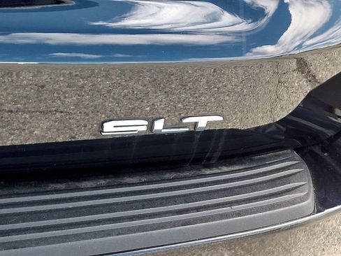 Used 2022 GMC Yukon XL SLT w/ SLT Premium Package image 34