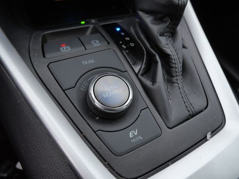 Certified 2022 Toyota RAV4 XSE image 31