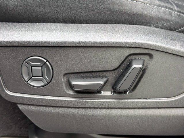 Used 2025 Audi Q5 Premium Plus w/ Premium Plus AWD/4WD image 18