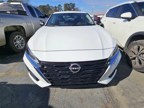 Used 2025 Nissan Altima 2.5 S image 2