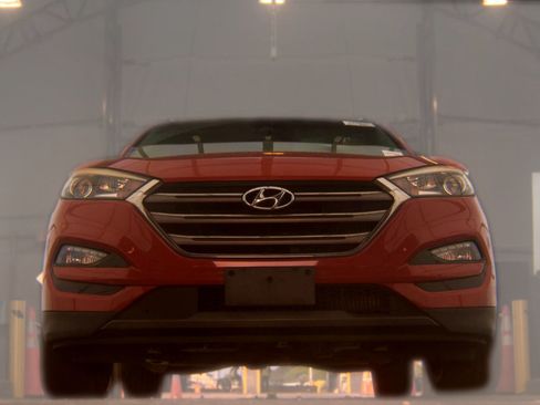 Used 2016 Hyundai Tucson Limited w/ Option Group 03 FWD image 4